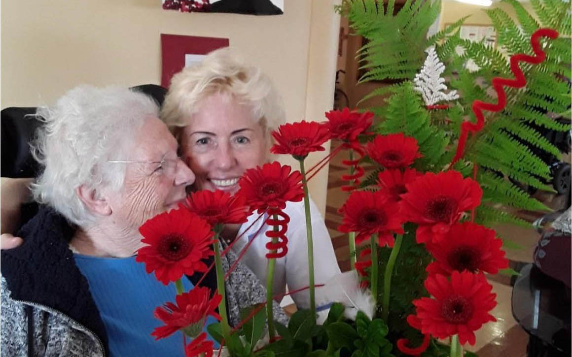 Tara Winthrop Flower arranging